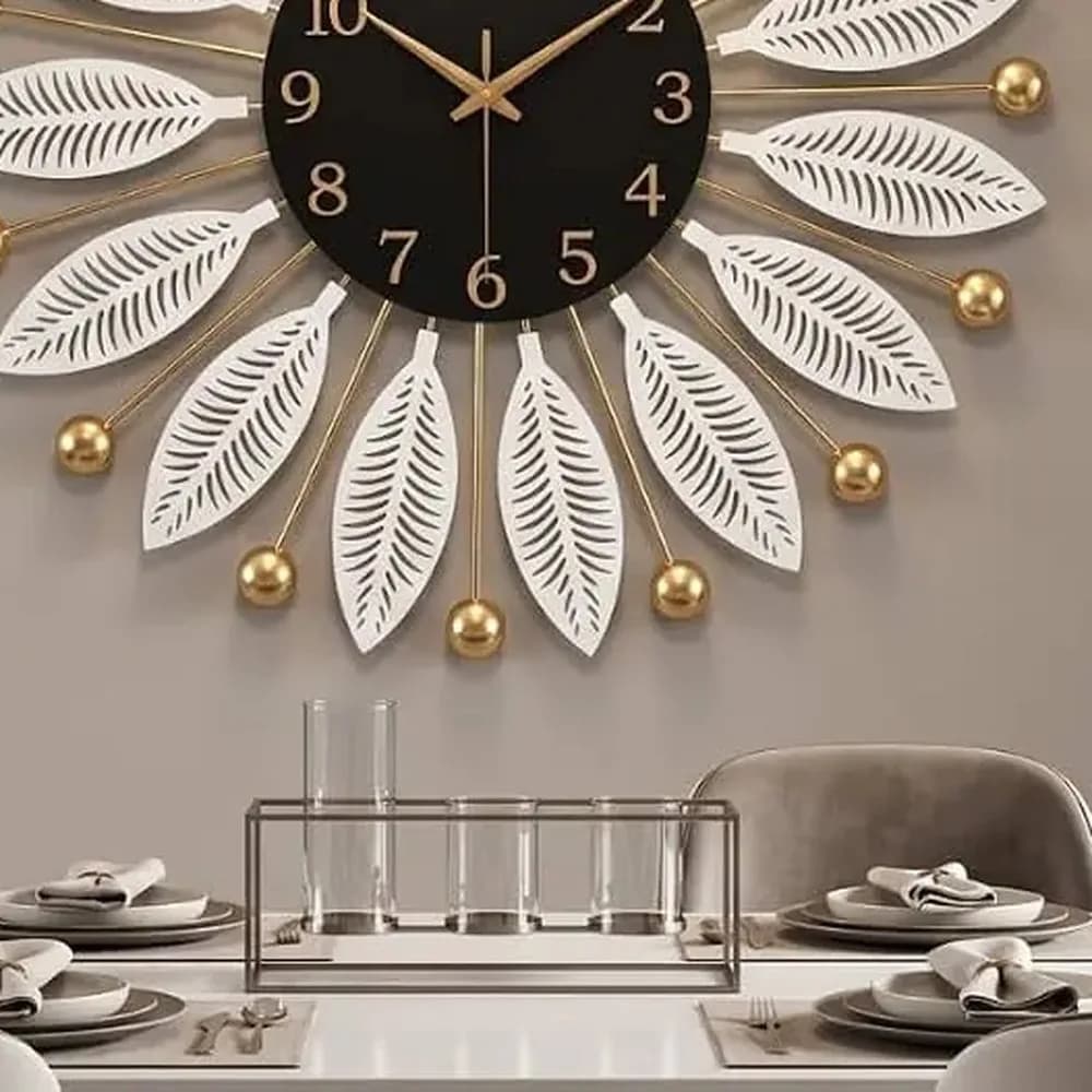 Surya sunburst clock, 60 cm — detail